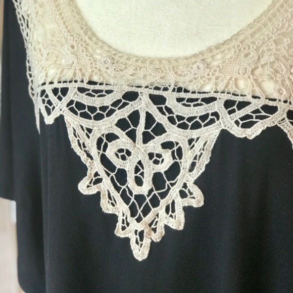 CURVY FLUTTER SLEEVE TOP W/ LACE NECKLINE 1XL & 2 XL - Picture 4 of 7